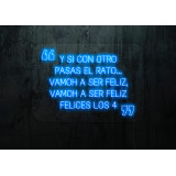 Carteles de Neón Led - Luces de neón "Felices los cuatro"